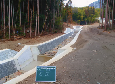 塩崎組の工事写真　完成有　施砂第105号の1🉂加茂川水系（砂）市倉川砂防施設工事