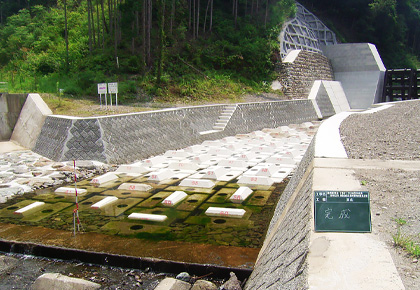 塩崎組の工事写真　加茂川水系（砂）市ノ川　砂防激甚災害対策特別緊急工事