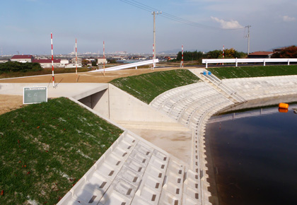 塩崎組の工事写真　庵ノ池ため池回収工事